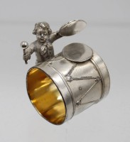 Auktion 368 / Los 15020 <br>fig&uuml;rl. Serviettenring, Trommler, WMF, um 1900, ca. H-6cm