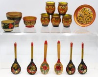 Auktion 368 / Los 15024 <br>Konvolut div. russ. Lackarbeiten, L&ouml;ffel, Becher, Teller