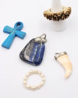 Auktion 368<br>5tlg. Schmuckkonvolut, u.a. Geweih-Ring und Kralle?