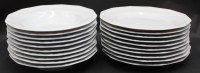 Auktion 368 / Los 8033 <br>je 10 tiefe, 10 flache Teller "Rosenthal" Maria weiss