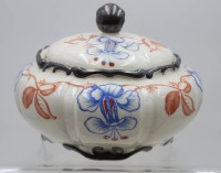 Auktion 368<br>Bonboniere, Mitterteich, 30er Jahre, florales Dekor und Silberrand, ca. H-13,5cm D-19,5cm