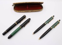 Auktion 368<br>je 2 F&uuml;ller und Kugelschreiber, Pelikan, &auml;lter, anbei Pelikan Etui, teilw. Gebrauchsspuren