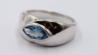 Auktion 368<br>925er Silberring, PE, mit einem blauen Stein, guter Zustand, 5,5 gr. RG 56