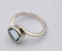 Auktion 368<br>Silberring mit einem ovalen blauen Stein, Silber getestet, 3 gr., RG 55/56