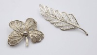Auktion 368<br>zwei Silberbroschen, filigran gearbeitet, 835er Silber, 7 gr.