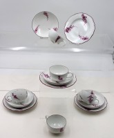 Auktion 368 / Los 8077 <br>4x komplette Gedecke sowie eine Tasse, Meissen Schwertermarke, &auml;lter, Purpurblumen, 2x Tassen bestossen, ca. H-4,7cm