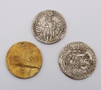Auktion 368<br>3x wohl Nachpr&auml;gungen antiker M&uuml;nzen/Medaillen, ca. D-3,8cm, kein Silber
