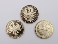 Auktion 368<br>3x div. Gedenkmedaillen, neuzeitl., versilbert, ca. D-40cm