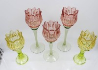 Auktion 368 / Los 10018 <br>5x Leuchter in Tulpenform, farbiges Glas, ca. H-16 bis 21,5cm