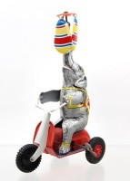 Auktion 368<br>Zirkuselefant auf Dreirad, neuzeitl. , Schl&uuml;sselwerk defekt, ca. H-21cm