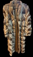 Auktion 368 / Los 13011 <br>langer Pelzmantel, wohl Kaninchen?, Gr&ouml;sse S-M