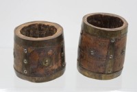 Auktion 368<br>2x div. wohl antike Getreidema&szlig;e, Holz mit Messingbeschl&auml;gen, ca. H-11 u. 10 cm
