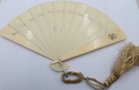 Auktion 368<br>F&auml;cher, &auml;lter, wohl Bakelit, ca. L-20cm