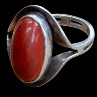 Auktion 368<br>Silberring mit Koralle-Cabouchon, "Silver" gemarkt, RG 52, 7 gr