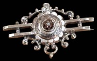 Auktion 368<br>alte Double Brosche mit einer Perle, 3,7x2,7cm