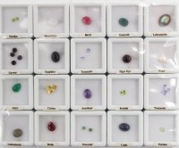 Auktion 368<br>ca. 28 div. Schmucksteine, u.a. Smaragd, Tansanit etc.