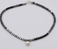 Auktion 368<br>Halskette, H&auml;matit, 925er Silberschlie&szlig;e und Muschelkernperle, ca. L-42cm