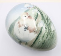Auktion 368<br>Porzellandose in Form eines Ostereis, gemarkt, leider innen bestossenm ca. H-15cm B-22cm