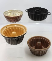 Auktion 368<br>4x div. Kuchenformen, 2x Metall, 2x Keramik, ca. H-12cm D-24cm
