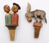 Auktion 368<br>2x div. Scherzkorkenhalter, Holz beschnitzt, ca. H-13cm