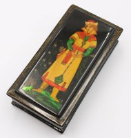Auktion 368<br>sch&ouml;ne russ. Lackdose, Deckel bemalt mit Vasilisa die Weise, signiert, 1x am Fuss abplatzer, ca. H-4,5cm 16 x 8cm