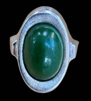 Auktion 368<br>Jade Ring, 835er Silber, Schiene offen, RW 50, 6,3gr