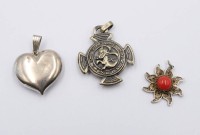 Auktion 368<br>3x div. Anh&auml;nger, Silber, zus. ca. 20gr., 1x mit Magnet