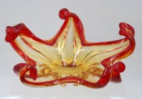 Auktion 368 / Los 10023 <br>Kunstglas-Fingerschale, wohl Murano, ca. H-10cm ca. D-28cm, kl. Chip