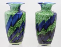 Auktion 368 / Los 10024 <br>modernes Vasenpaar, Kunstglas, wohl Jozefina Krosno, ca. H-23cm