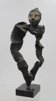 Auktion 368<br>abstrakte Skulptur, unsigniert, Metall bronziert, Steinsockel, ca. H-34,5cm