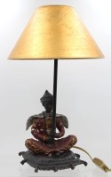 Auktion 368<br>fig&uuml;rliche Tischlampe, Bronze farbig gefasst, chin. Tempeldiener, wohl 30/40er Jahre, ca. H-41cm Figur H-19,5cm