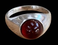 Auktion 368<br>EF Ring mit r&ouml;tlichen Bernstein, 925er Silber, RW 49, 3,8 gr.