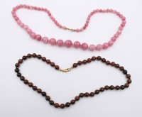 Auktion 368<br>Halsketten,  Jaspis und Glas