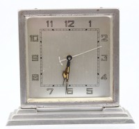 Auktion 368<br>Tischuhr, Art-D&eacute;co, Werk l&auml;uft an, Altersspuren, ca. 12 x 13cm