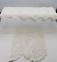 Auktion 368 / Los 13017 <br>2x H&auml;kel-Gardienen, 80 x 40cm und 125 x 26cm