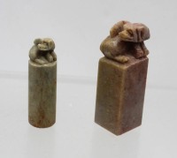 Auktion 368<br>2x chinesische Siegelstempel, Speckstein, ca. H-8 u. 6,5cm