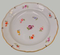Auktion 368<br>kl. Teller "Meissen" um 1870, Knaufschwerter, Streublumen,, 1.Wahl, D-21 cm