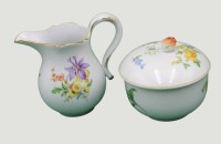 Auktion 368<br>Milch und Zucker "Meissen" Blumenmalerei, K&auml;nnchen H-11 cm, 1.Wahl, Dose H-10 cm, D-10 cm, 2.Wahl