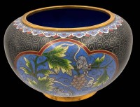 Auktion 368<br>gr. Cloisonne-Vase mit Rattendarstellung, H-8,5 cm, D-13 cm
