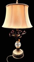 Auktion 368<br>Tischlampe mit gelben Schirm, Kunststoff-Rosen, H-60 cm
