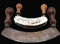 Auktion 368<br>2x alte Wiegemesser mit Holzgriffen, L-16 und 26 cm