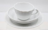 Auktion 368<br>Gedeck, Meissen, Schwertermarke, Wei&szlig;porzellan,  jedes Teil mit Schleifstrichen, ca. H- 6,3cm