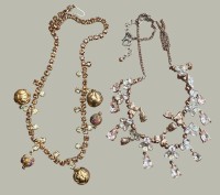 Auktion 368<br>2x Modeschmuck Colliers mit Strass-Steinen