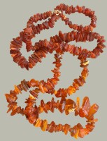 Auktion 368<br>2x schwere, lange Naturbernstein-Halsketten, zusammen ca. 220 gr