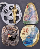 Auktion 368 / Los 15135 <br>4x div. grosse Faschingsvereine-Plaketten, emailliert, ca. 11x10 cm