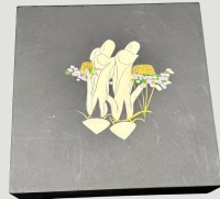 Auktion 368<br>6 Lack-Untersetzer, Holz in Holzkasten, wohl Vietnam, Kasten 12x12 cm