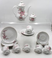 Auktion 368<br>Kaffeeservice f&uuml;r 6 Personen, Wunsiedel, florales Dekor, Michk&auml;nnchen fehlt, 1x Tasse mit Chip, ca. H-24cm und H-6,3cm