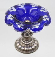 Auktion 368 / Los 11053 <br>kl. Fussschale, um 1900, gef&uuml;llter Silberstand, ca. H-8cm D-9cm