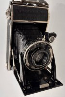 Auktion 368 / Los 14518 <br>Balgenkamera "Voigtl&auml;nder" Bessa