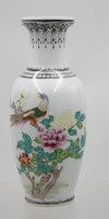 Auktion 368<br>Vase, China, Blumen-u. Vogeldekor, ca. H-26cm